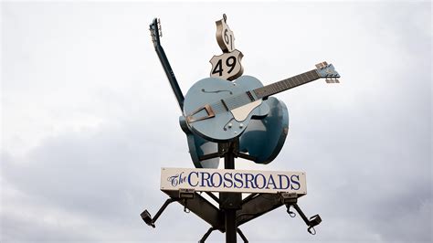 Crossroads - Uma viagem visceral através do delta do Mississippi e da alma blues.